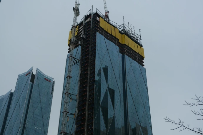 A tall building with a crane on top of it